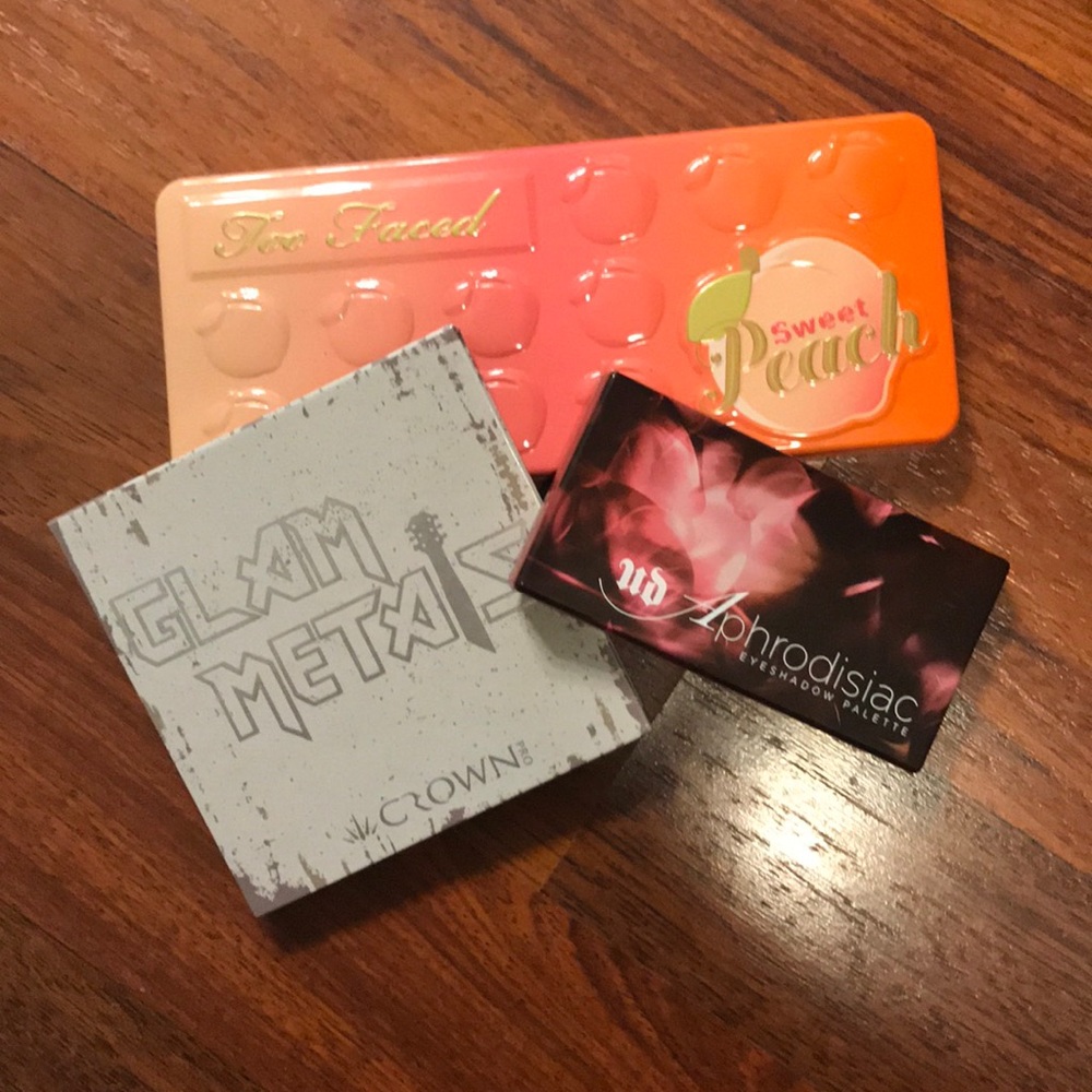 Bundle of palettes